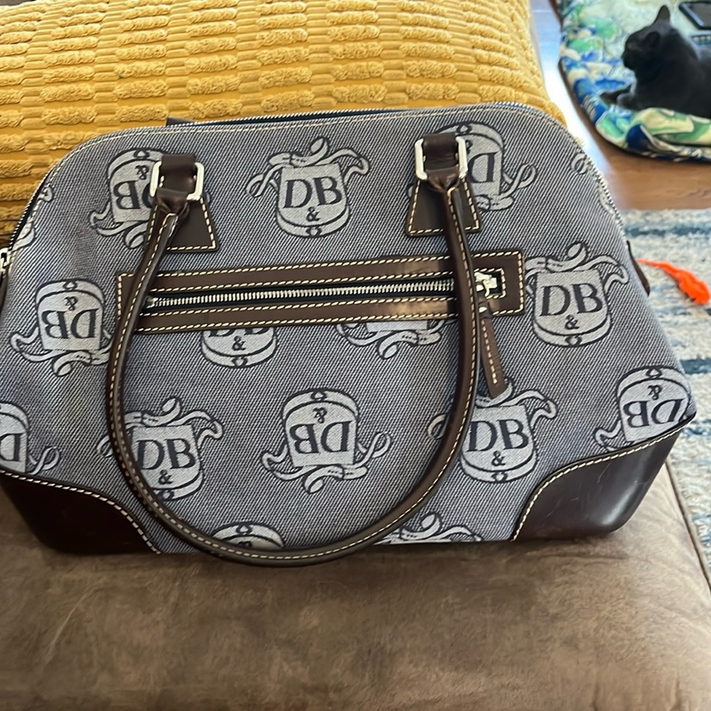 Vintage dooney & Bourke bag guc see pics has flaws